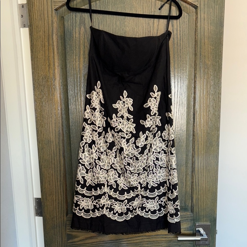 Elegant Black and White Strapless Wright Dress